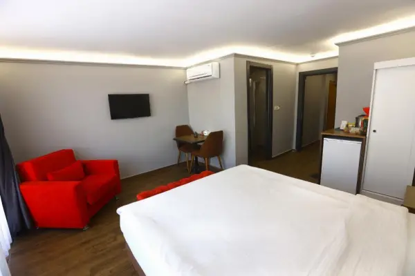 Zendy Suite Hotel Main image