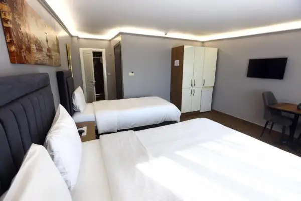 Zendy Suite Hotel 6