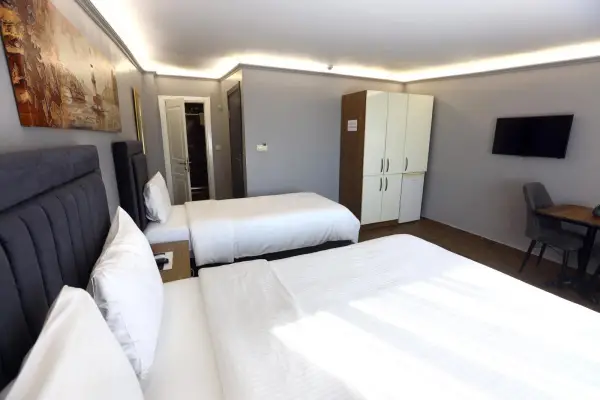 Zendy Suite Hotel